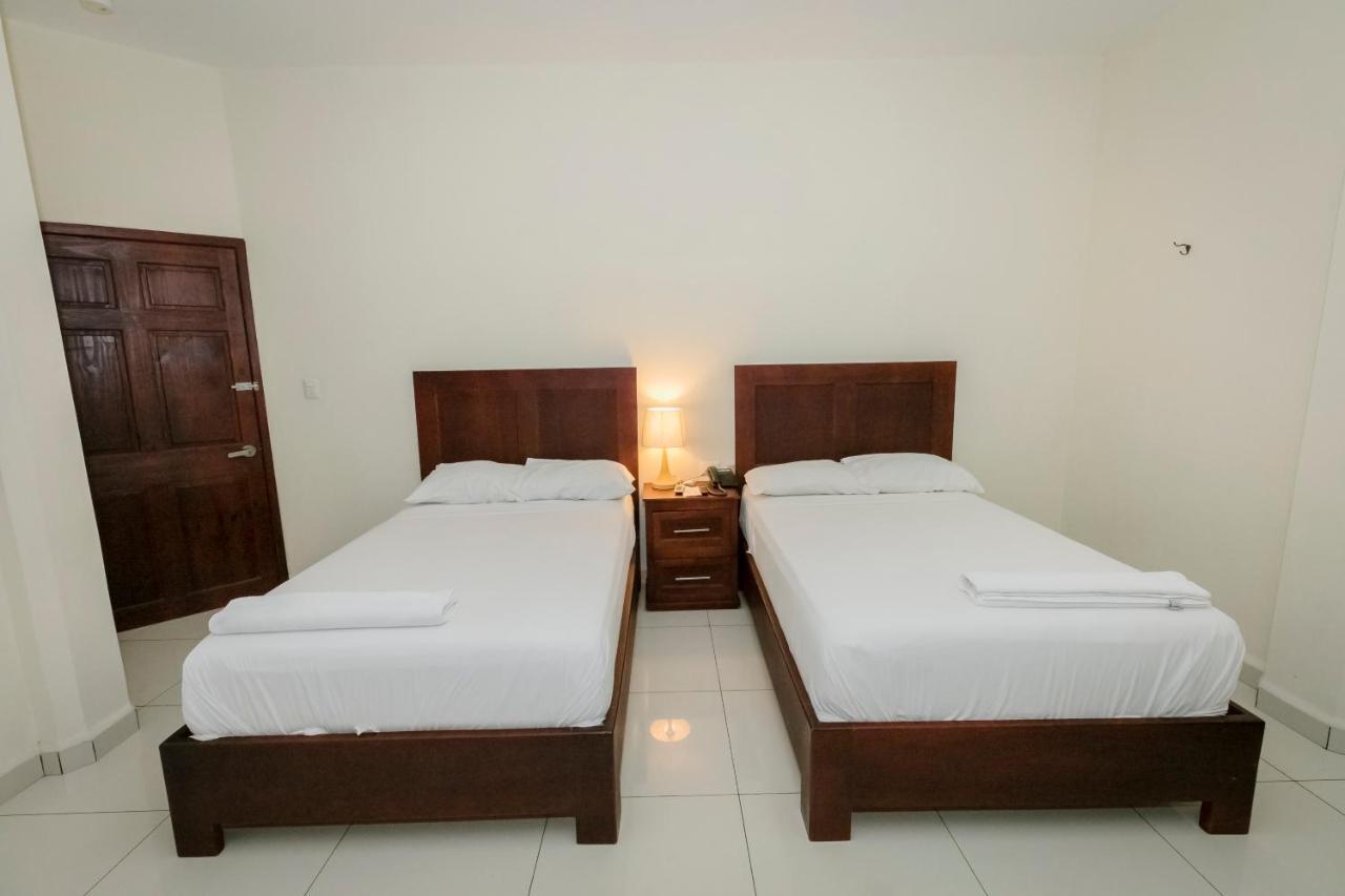 Hotel Mediterraneo Inn Santa Rosa de Lima Kültér fotó