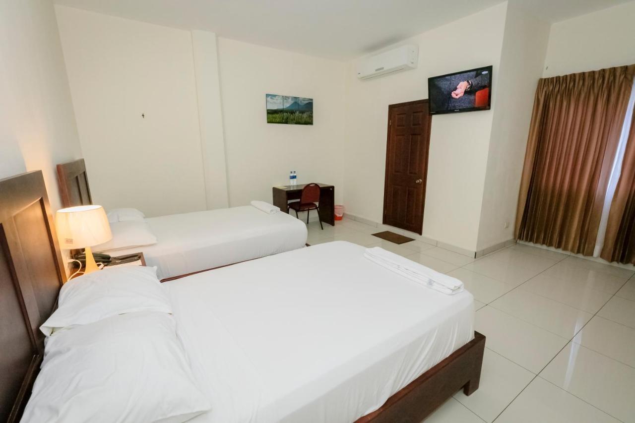 Hotel Mediterraneo Inn Santa Rosa de Lima Kültér fotó