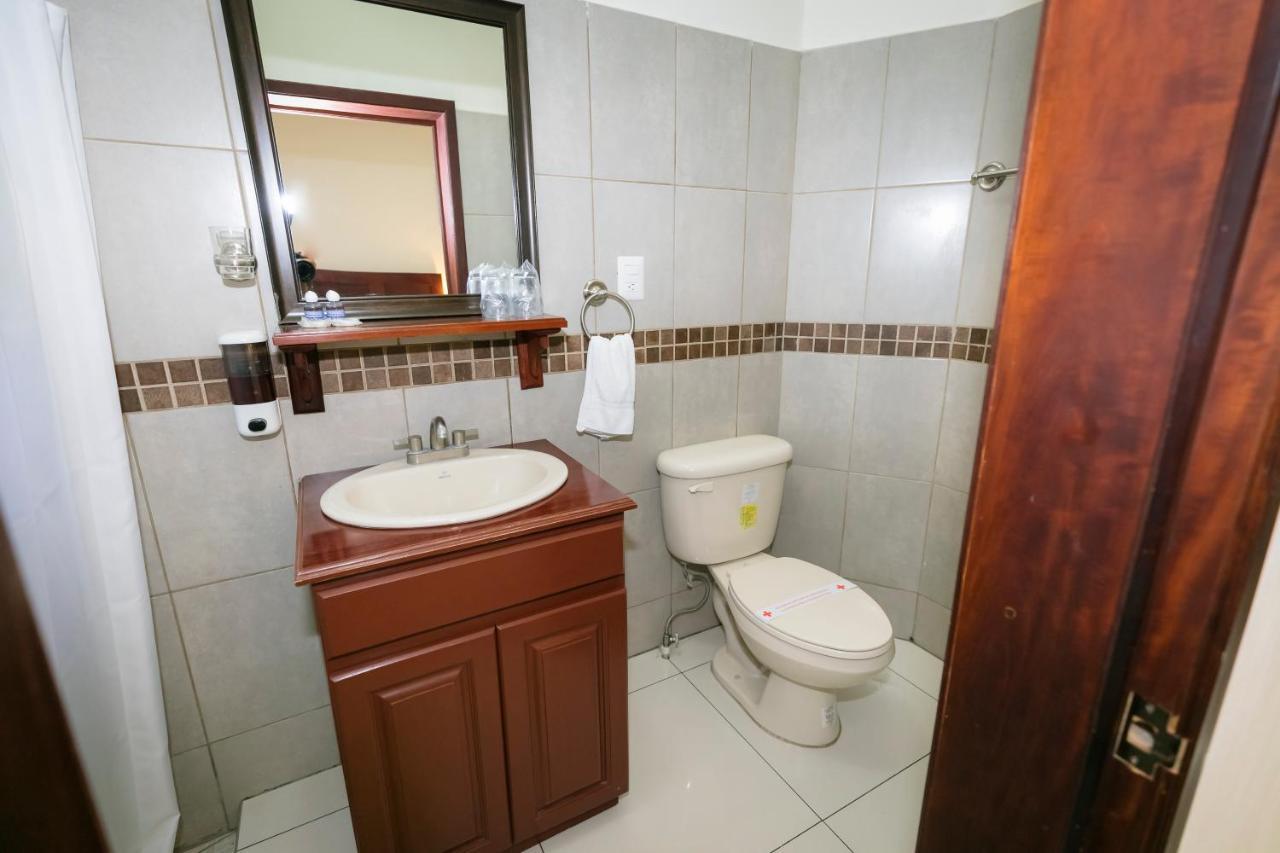 Hotel Mediterraneo Inn Santa Rosa de Lima Kültér fotó