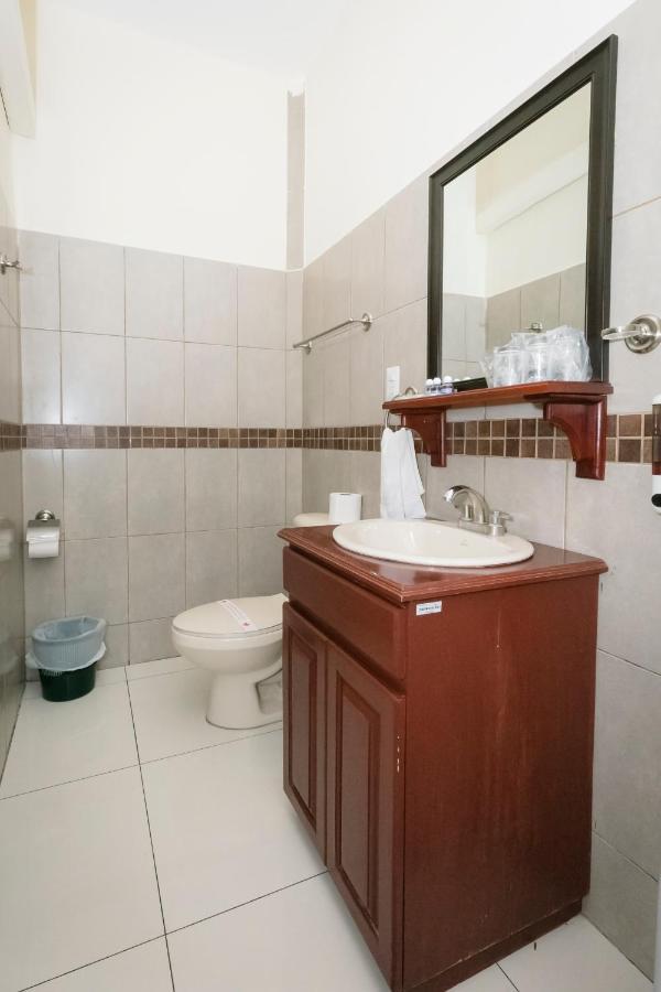 Hotel Mediterraneo Inn Santa Rosa de Lima Kültér fotó