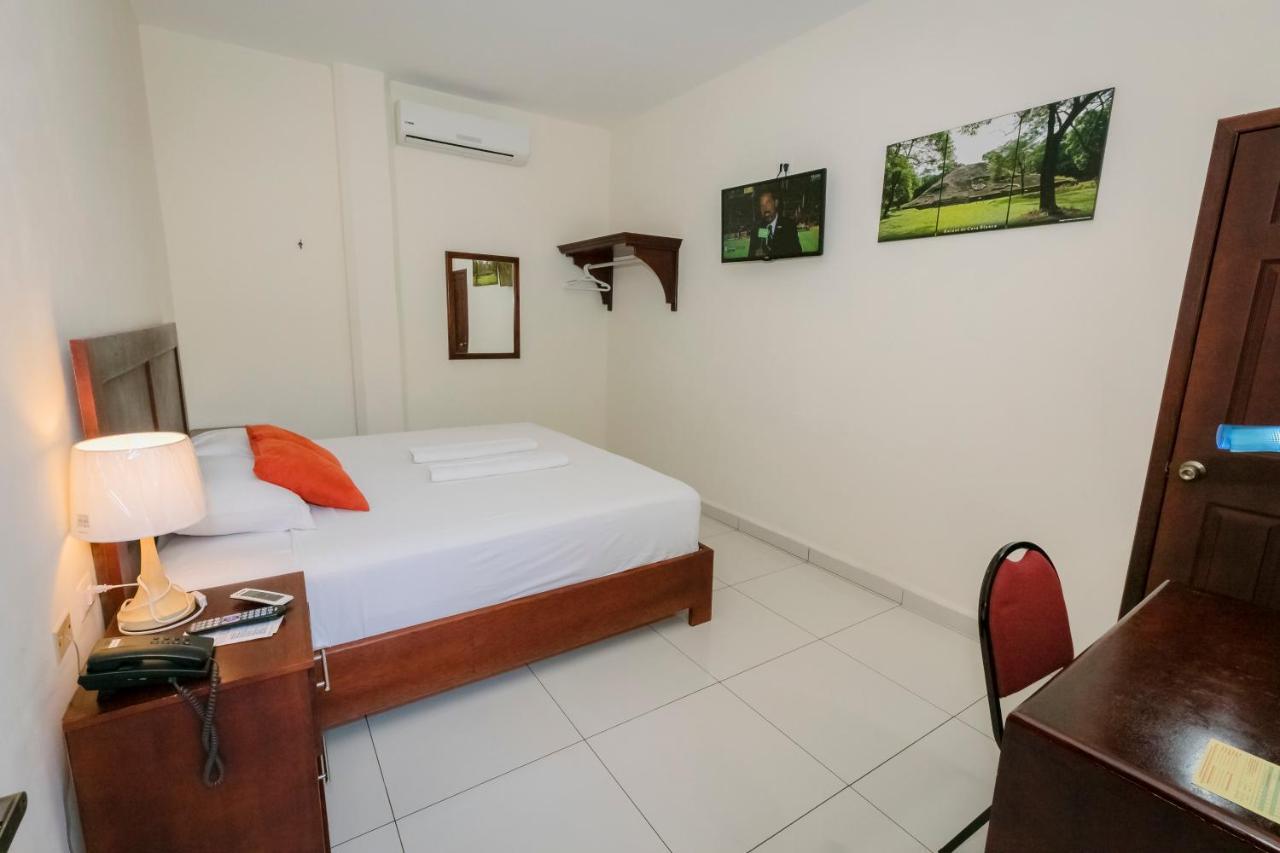 Hotel Mediterraneo Inn Santa Rosa de Lima Kültér fotó