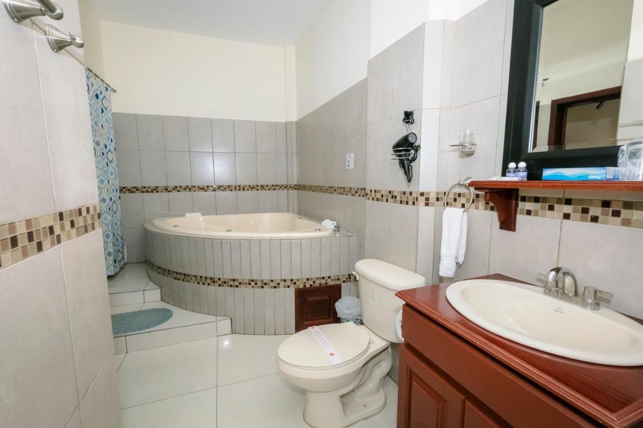 Hotel Mediterraneo Inn Santa Rosa de Lima Kültér fotó
