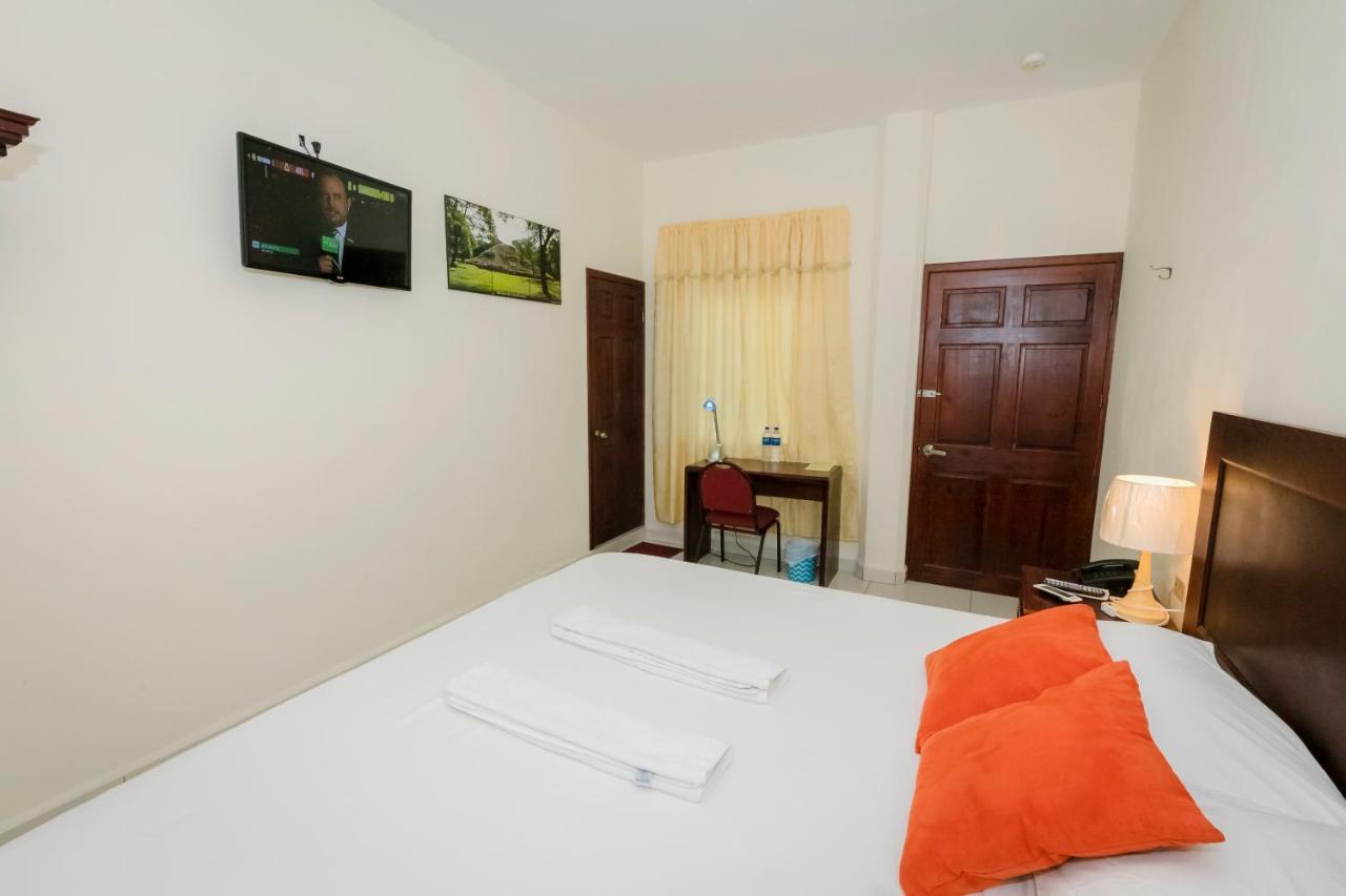 Hotel Mediterraneo Inn Santa Rosa de Lima Kültér fotó