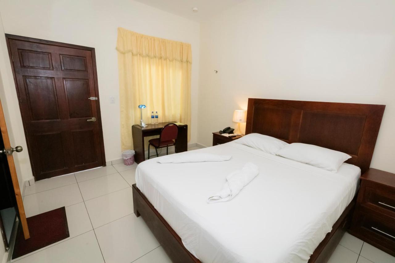 Hotel Mediterraneo Inn Santa Rosa de Lima Kültér fotó