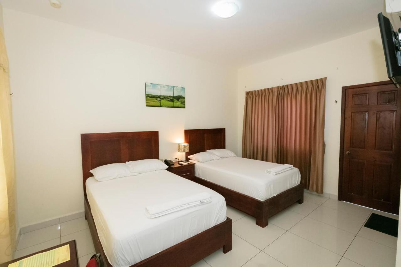Hotel Mediterraneo Inn Santa Rosa de Lima Kültér fotó